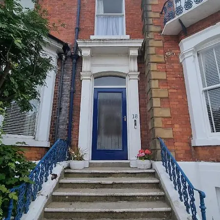 Daire Cruden - Second Floor