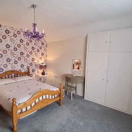 Daire Cruden - Second Floor Scarborough