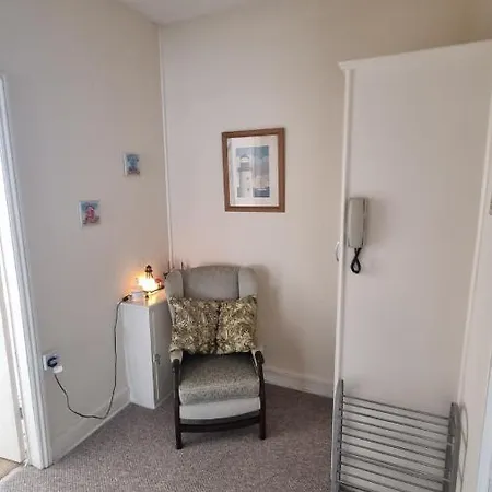 Daire Cruden - Second Floor *